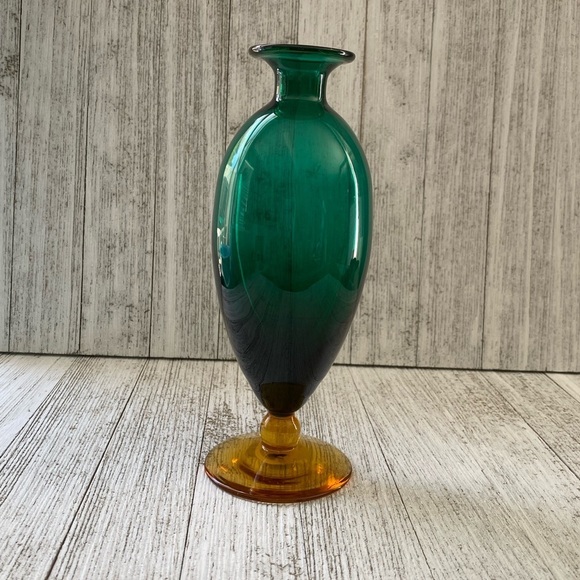 Gardeners Eden Art Glass Emerald Green & Amber Classic Vase - Picture 8 of 8